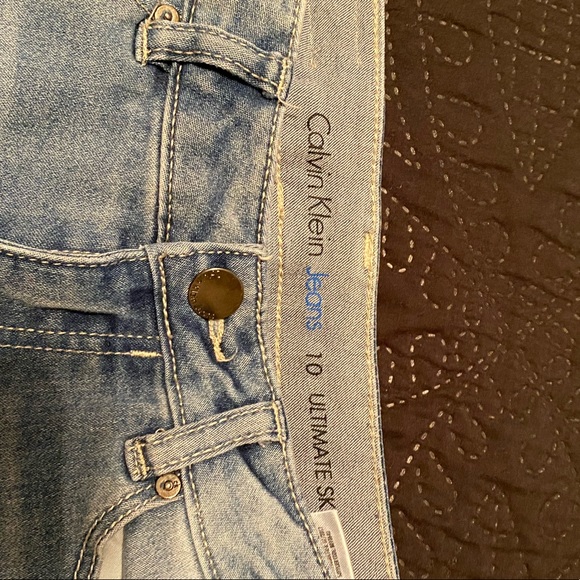 Jeans and 2 shirts - Picture 4 of 5